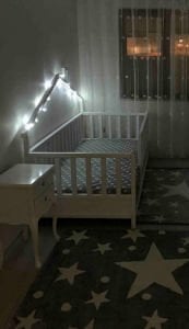 Baby Kinder Wh. Back Roofed Doğal Ahşap Yatak Montessori Bebek ve Çocuk Karyolası Mat Beyaz - 80 x 180