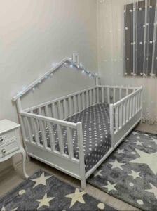 Baby Kinder Wh. Back Roofed Doğal Ahşap Yatak Montessori Bebek ve Çocuk Karyolası Mat Beyaz - 100x200